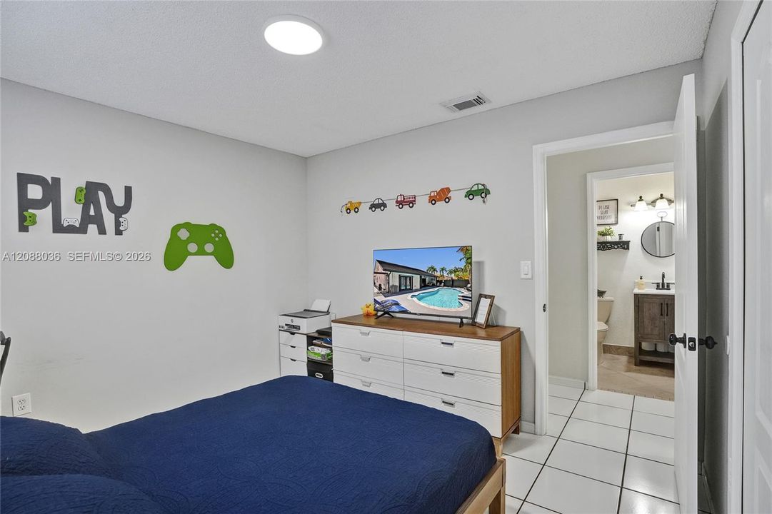 For Sale: $775,000 (4 beds, 2 baths, 1943 Square Feet)