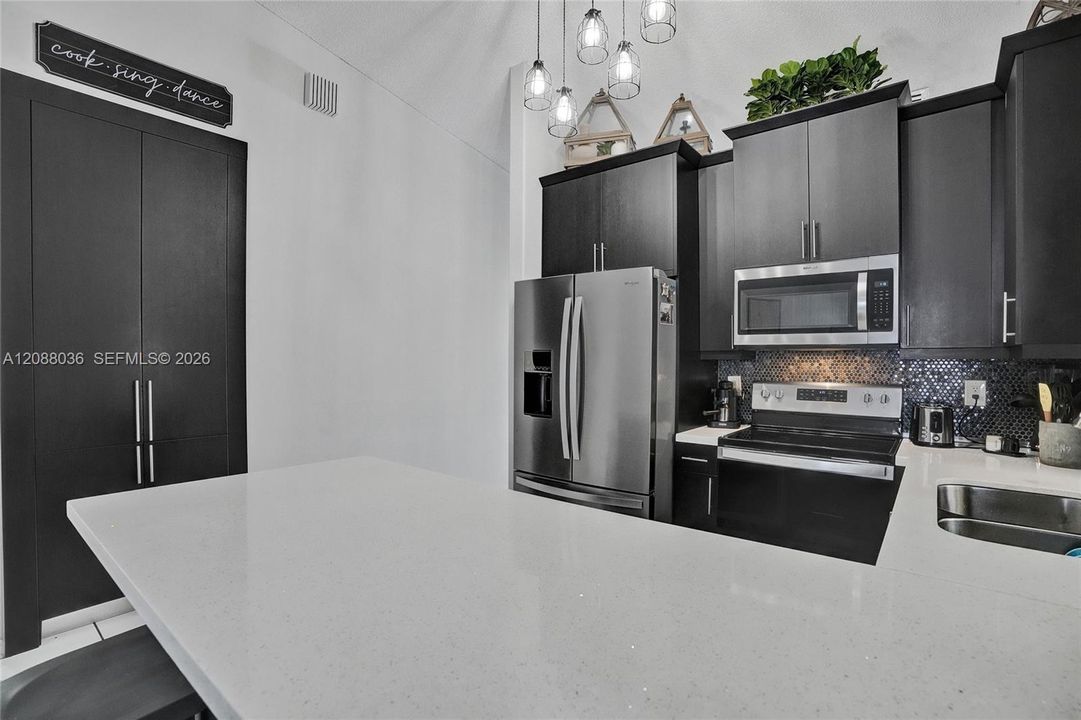 For Sale: $775,000 (4 beds, 2 baths, 1943 Square Feet)