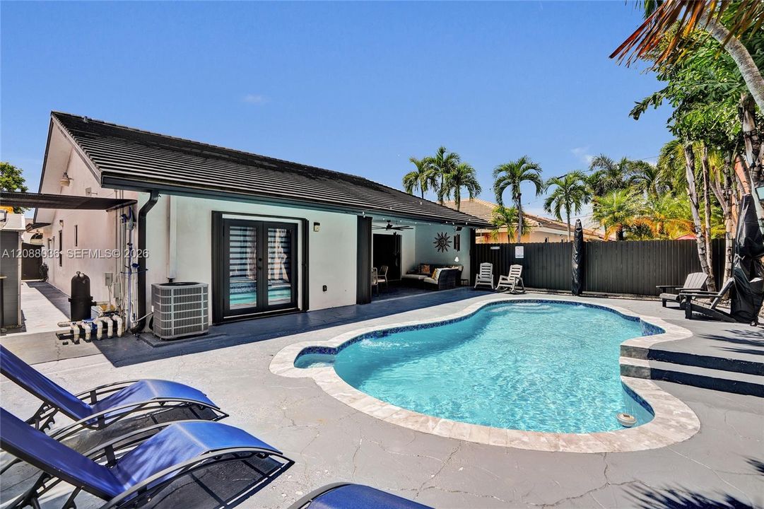 For Sale: $775,000 (4 beds, 2 baths, 1943 Square Feet)