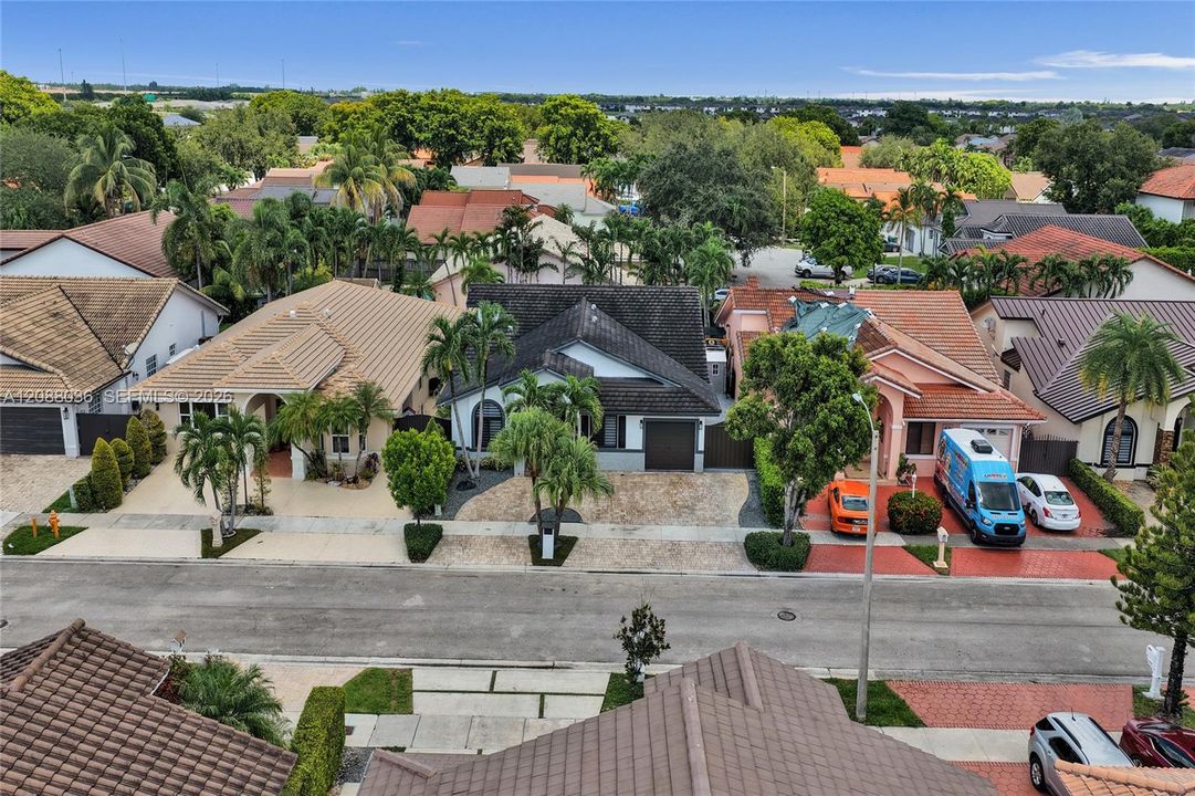 For Sale: $775,000 (4 beds, 2 baths, 1943 Square Feet)