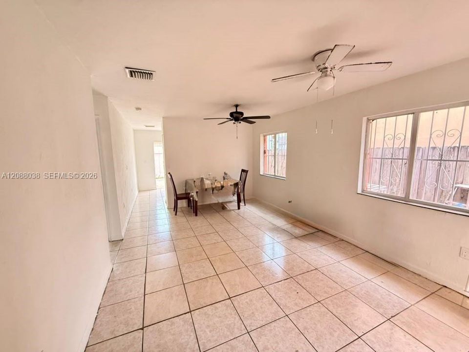 For Rent: $2,400 (3 beds, 2 baths, 1107 Square Feet)