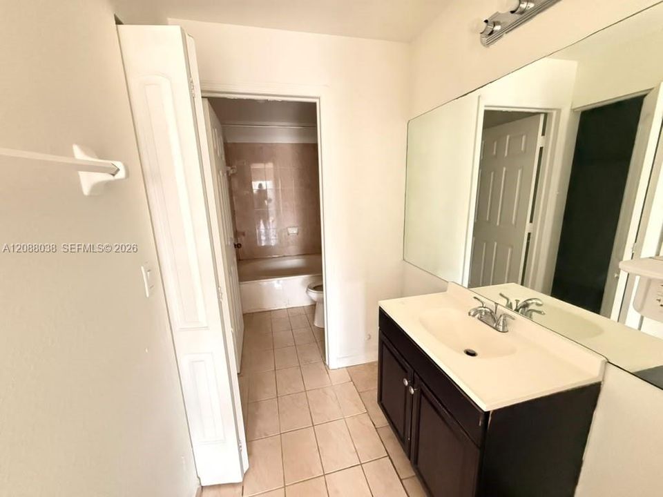 For Rent: $2,400 (3 beds, 2 baths, 1107 Square Feet)