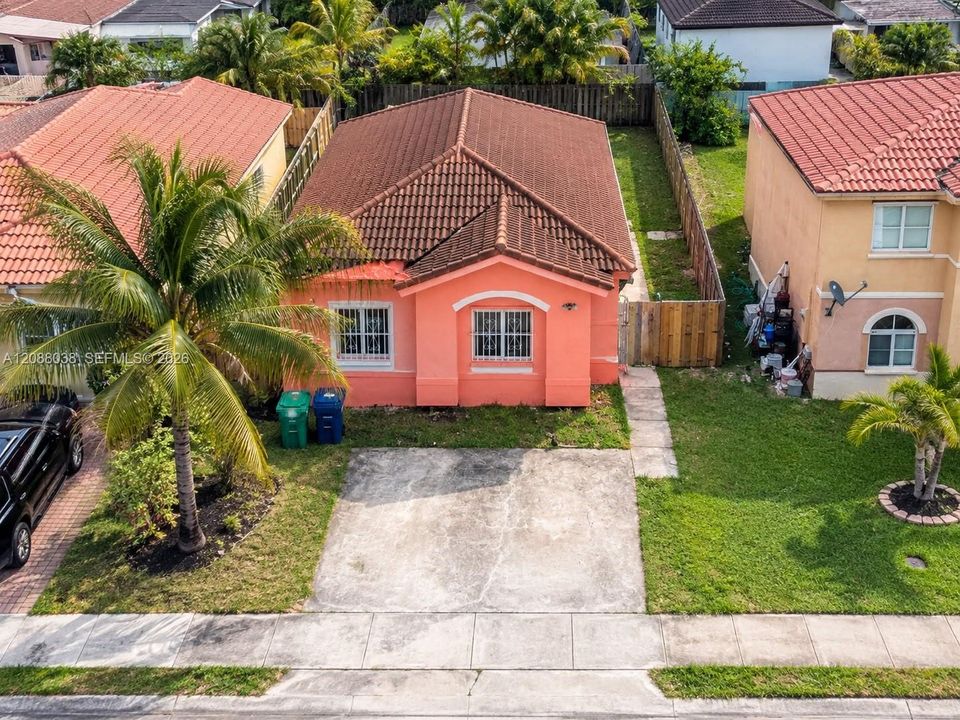 For Rent: $2,400 (3 beds, 2 baths, 1107 Square Feet)