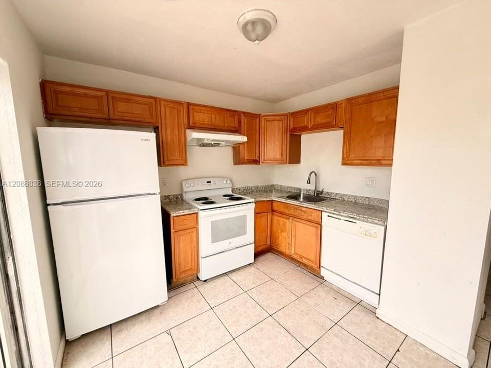 For Rent: $2,400 (3 beds, 2 baths, 1107 Square Feet)