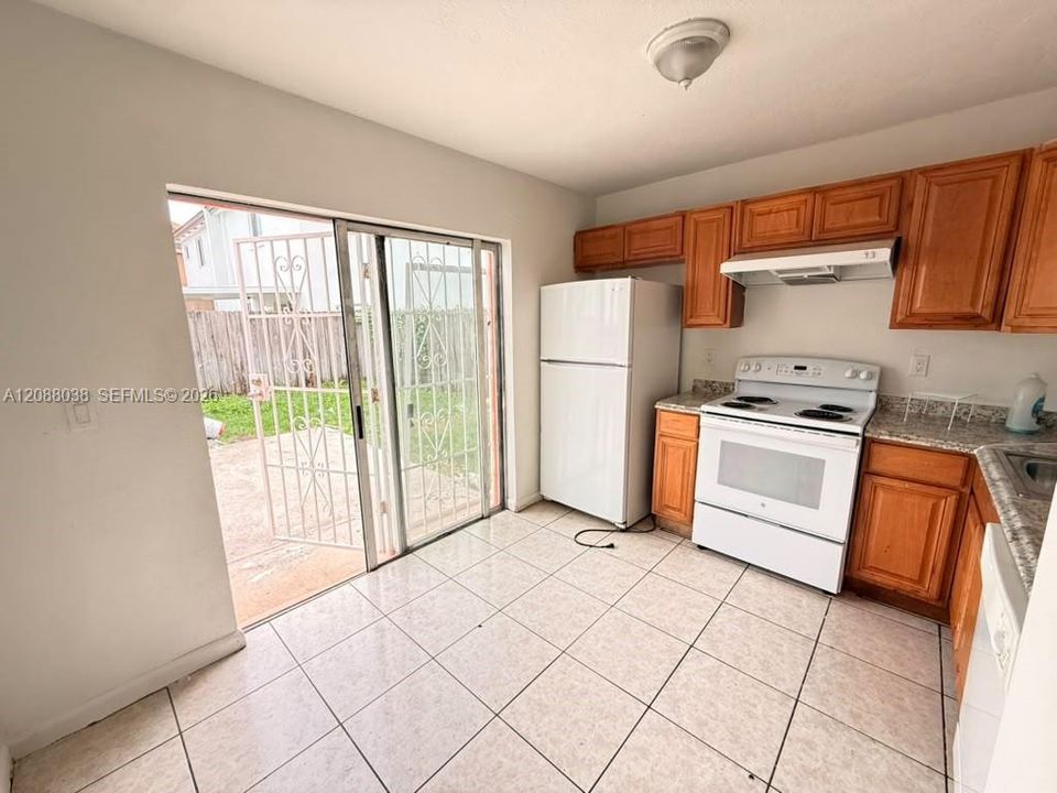 For Rent: $2,400 (3 beds, 2 baths, 1107 Square Feet)