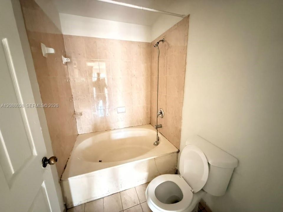 For Rent: $2,400 (3 beds, 2 baths, 1107 Square Feet)