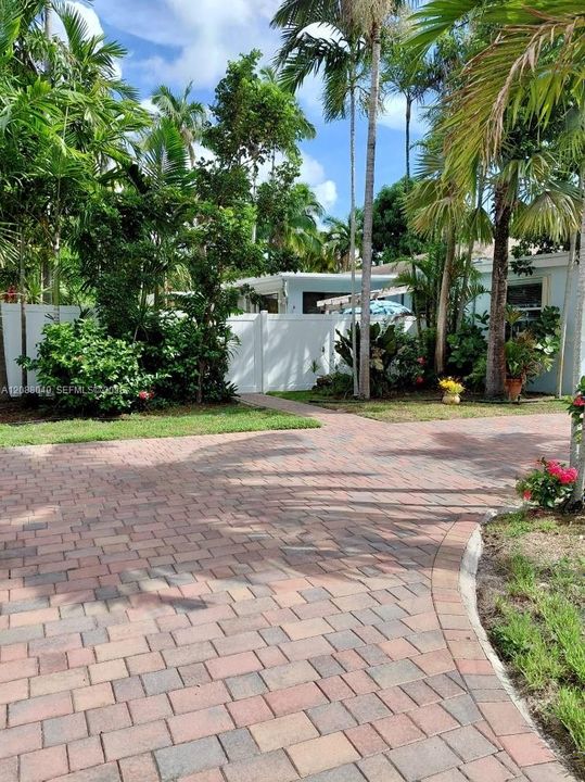Circulare Driveway