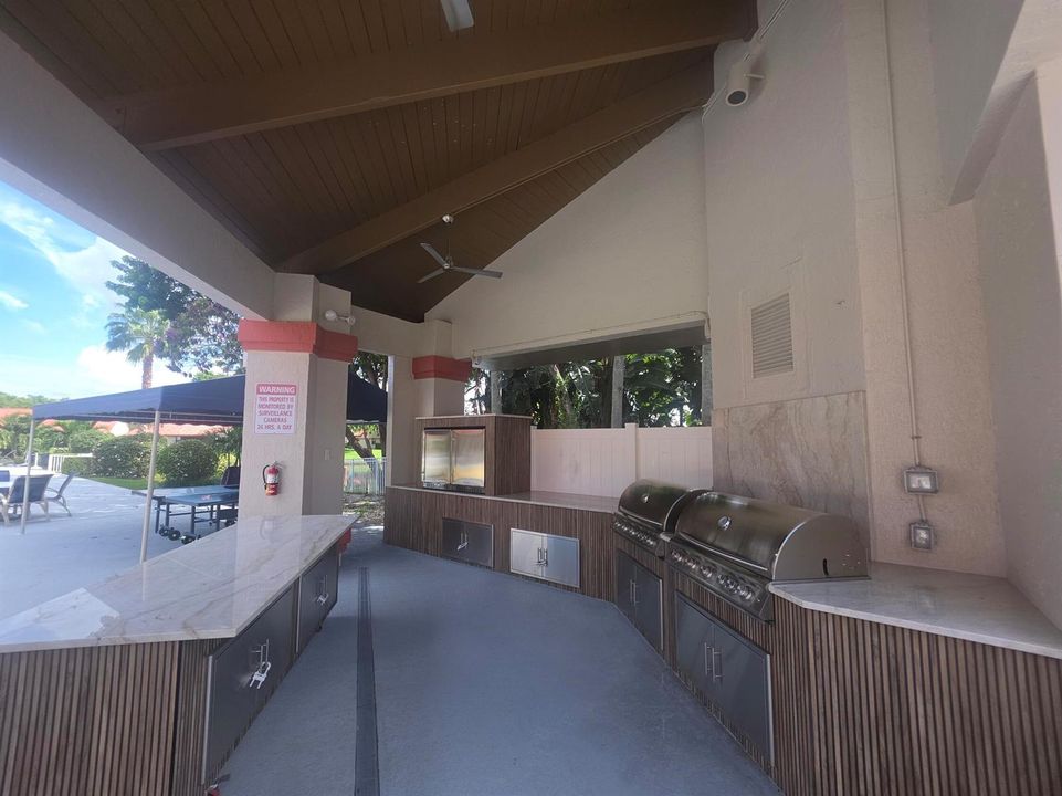 OUTDOOR CLUBHOUSE KITCHEN & BBQ