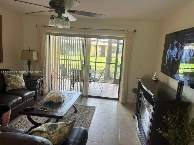 En Venta: $285,000 (2 camas, 2 baños, 1015 Pies cuadrados)