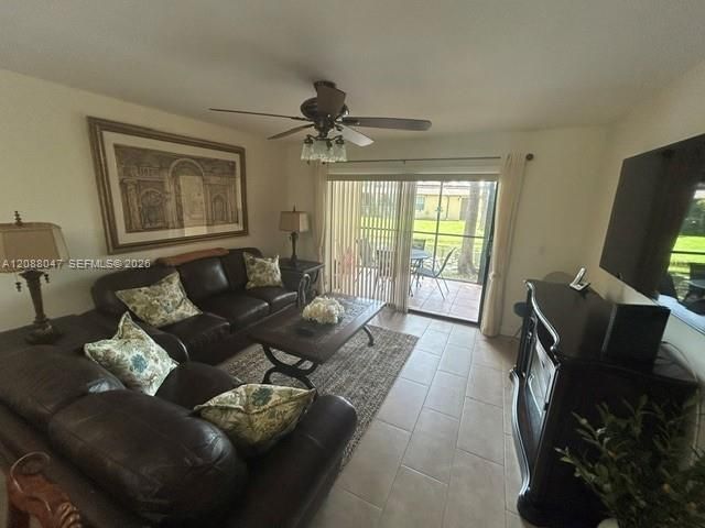 En Venta: $285,000 (2 camas, 2 baños, 1015 Pies cuadrados)