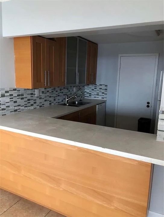 На продажу: $269,000 (2 спален, 2 ванн, 1400 Квадратных фут)
