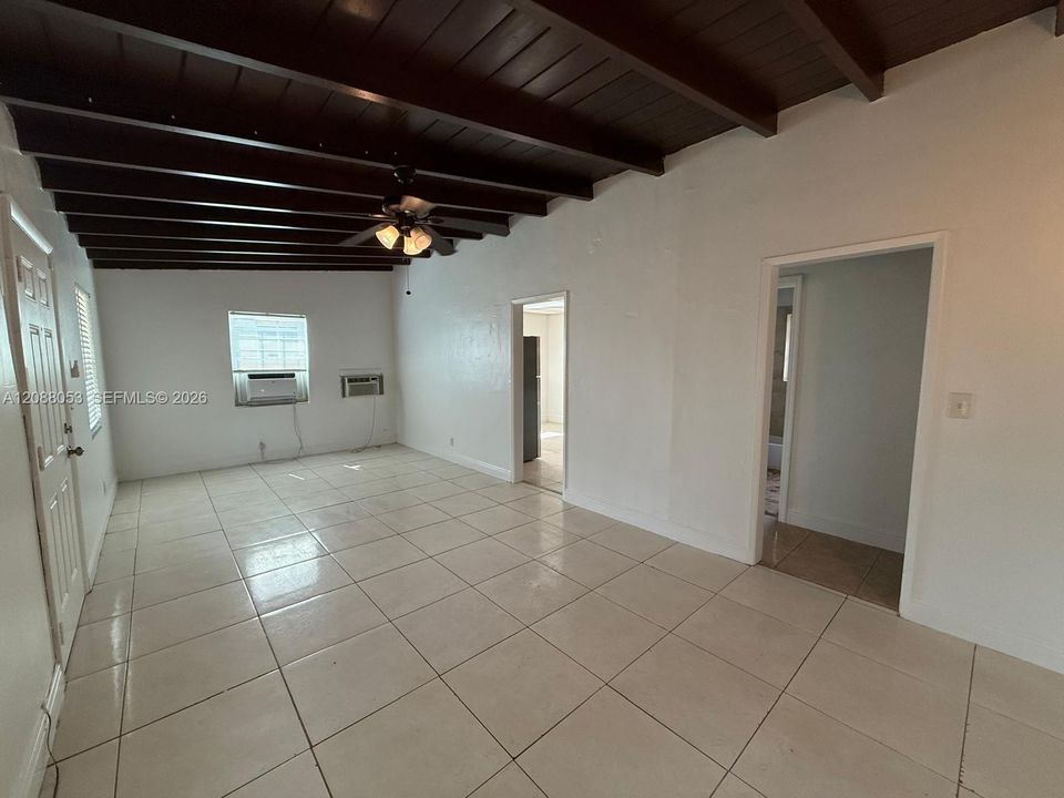 В аренду: $2,700 (3 спален, 1 ванн, 950 Квадратных фут)