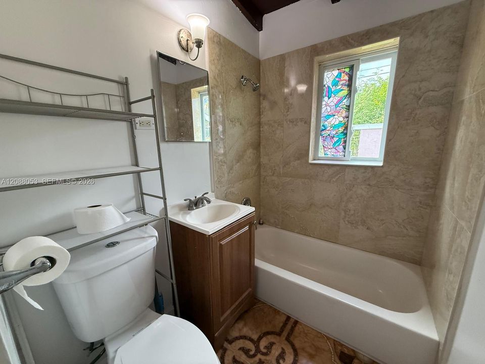 В аренду: $2,700 (3 спален, 1 ванн, 950 Квадратных фут)