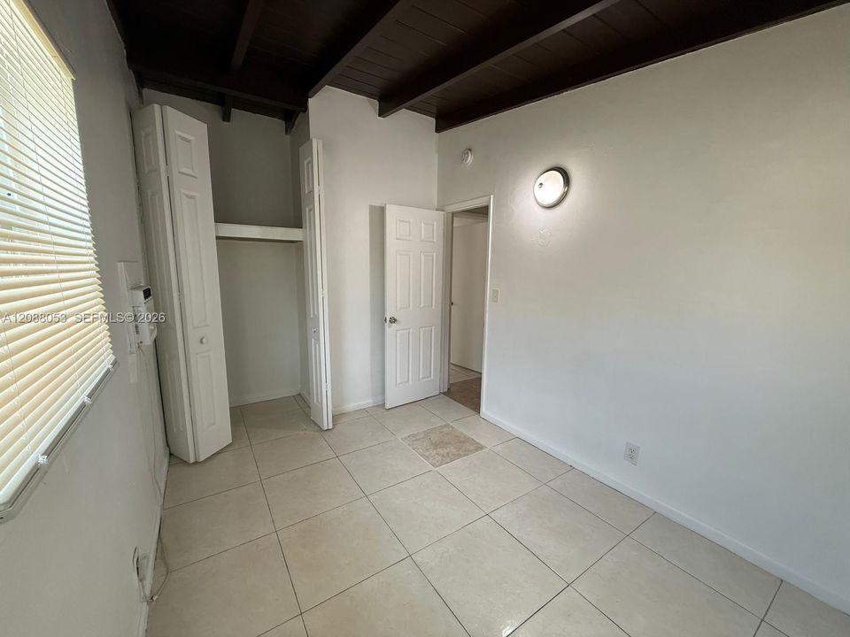 В аренду: $2,700 (3 спален, 1 ванн, 950 Квадратных фут)