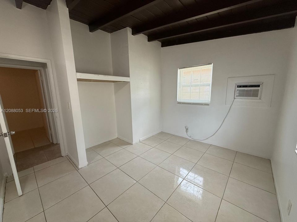 В аренду: $2,700 (3 спален, 1 ванн, 950 Квадратных фут)