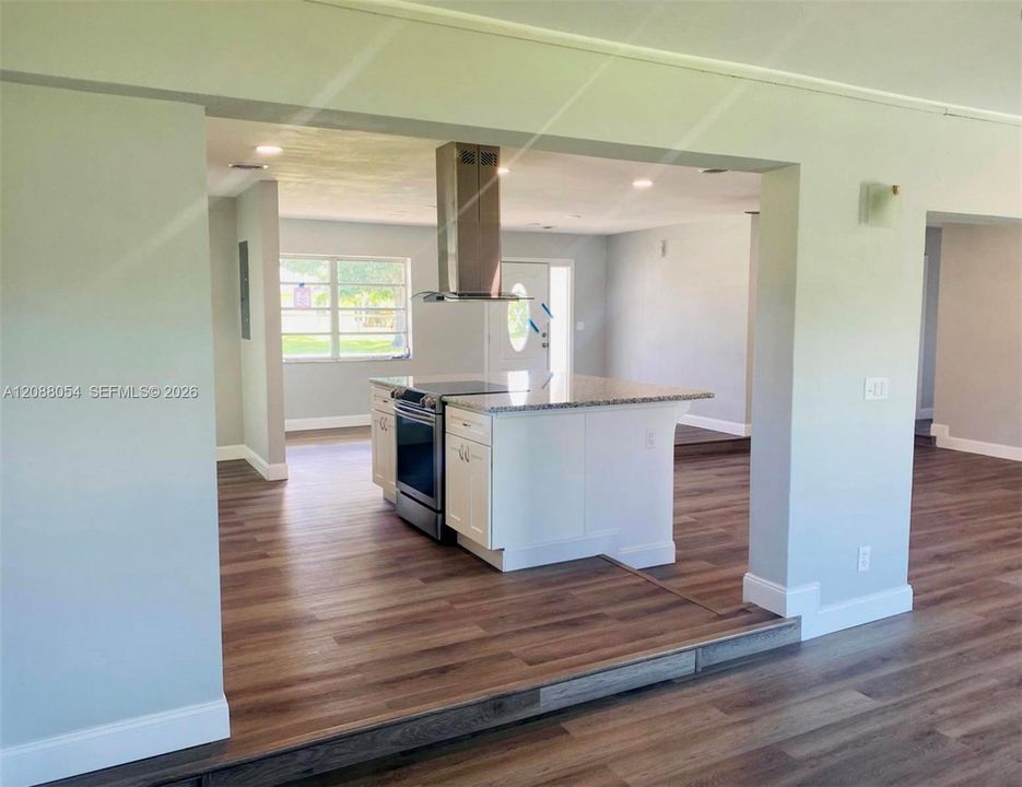En Venta: $361,000 (3 camas, 2 baños, 1939 Pies cuadrados)