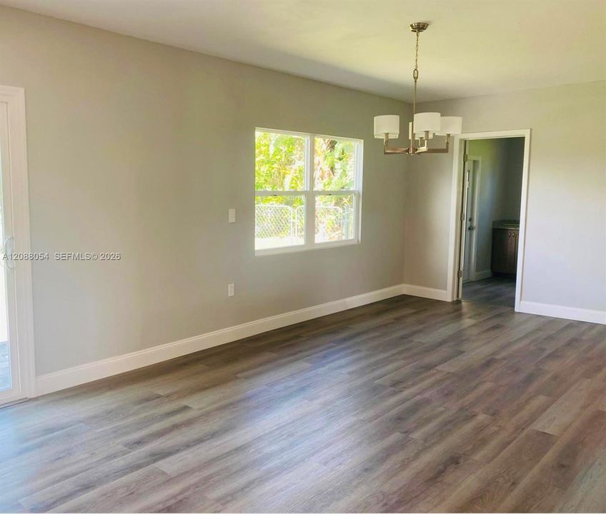 En Venta: $361,000 (3 camas, 2 baños, 1939 Pies cuadrados)