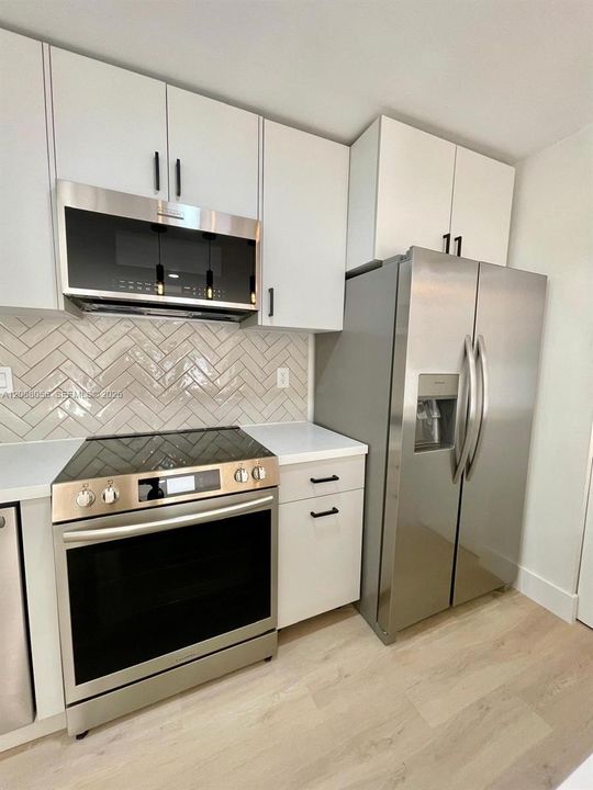 For Sale: $335,000 (2 beds, 2 baths, 1060 Square Feet)