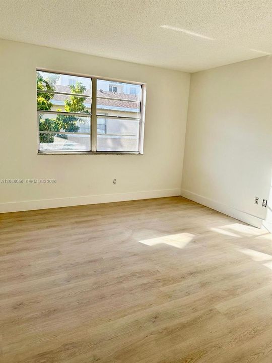 For Sale: $335,000 (2 beds, 2 baths, 1060 Square Feet)