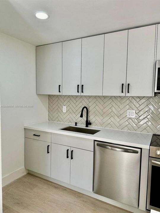 For Sale: $335,000 (2 beds, 2 baths, 1060 Square Feet)
