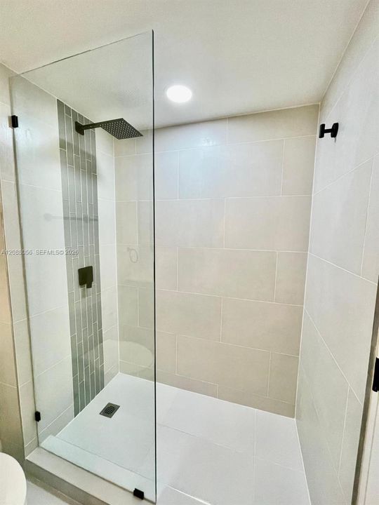 For Sale: $335,000 (2 beds, 2 baths, 1060 Square Feet)