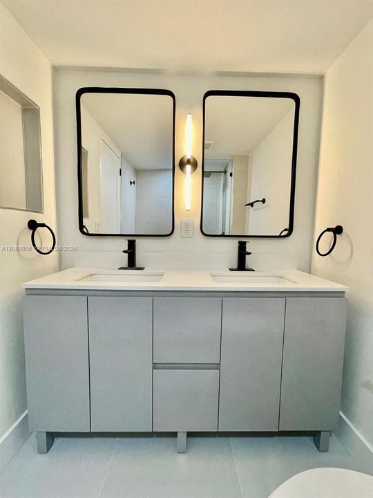 For Sale: $335,000 (2 beds, 2 baths, 1060 Square Feet)