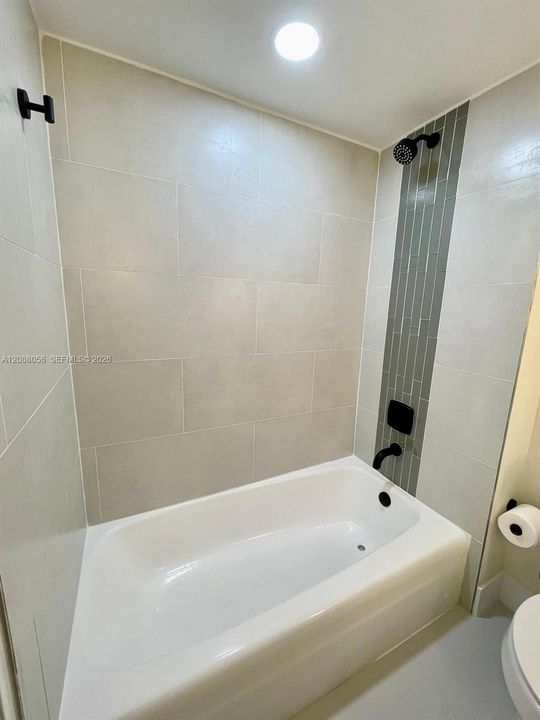 For Sale: $335,000 (2 beds, 2 baths, 1060 Square Feet)