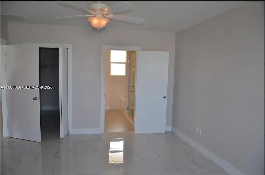 For Sale: $390,000 (2 beds, 2 baths, 946 Square Feet)