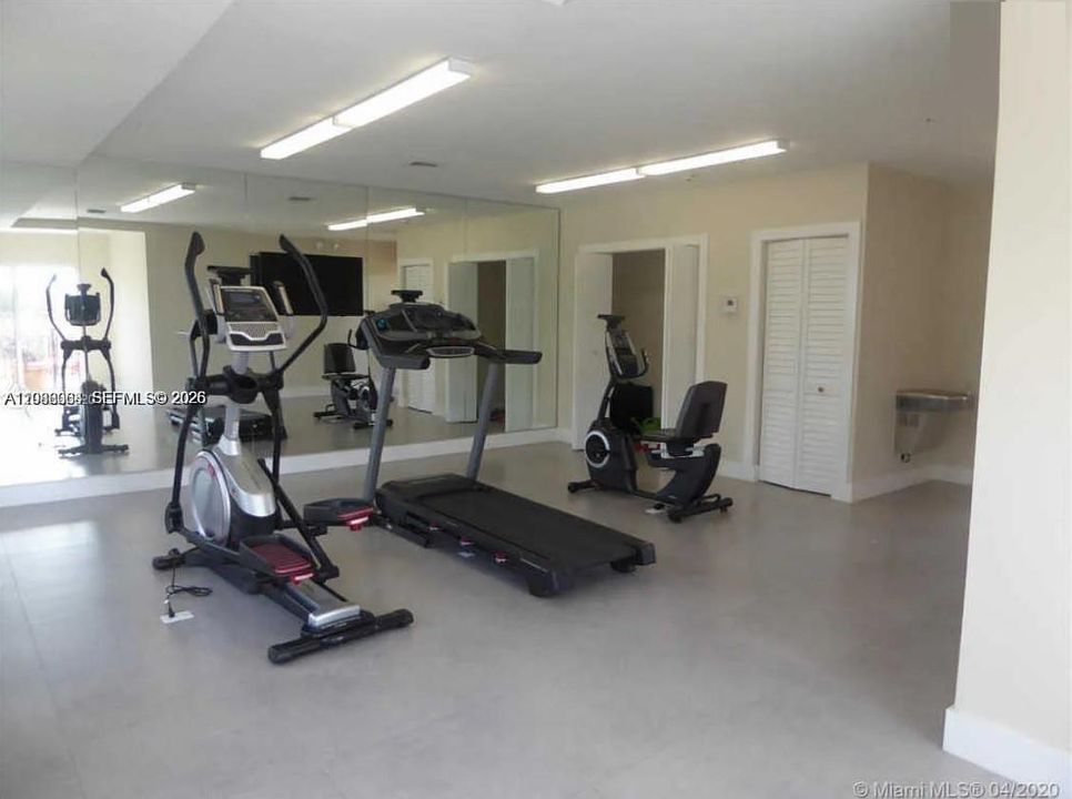 For Sale: $390,000 (2 beds, 2 baths, 946 Square Feet)