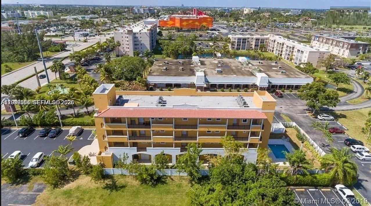 For Sale: $390,000 (2 beds, 2 baths, 946 Square Feet)