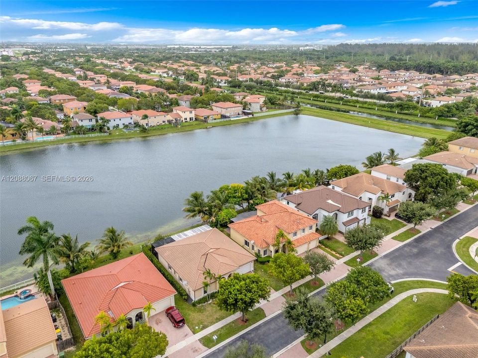For Sale: $525,000 (4 beds, 2 baths, 1953 Square Feet)