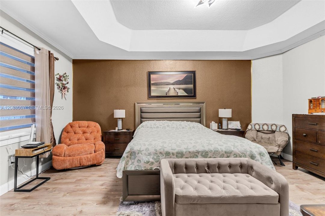 For Sale: $525,000 (4 beds, 2 baths, 1953 Square Feet)