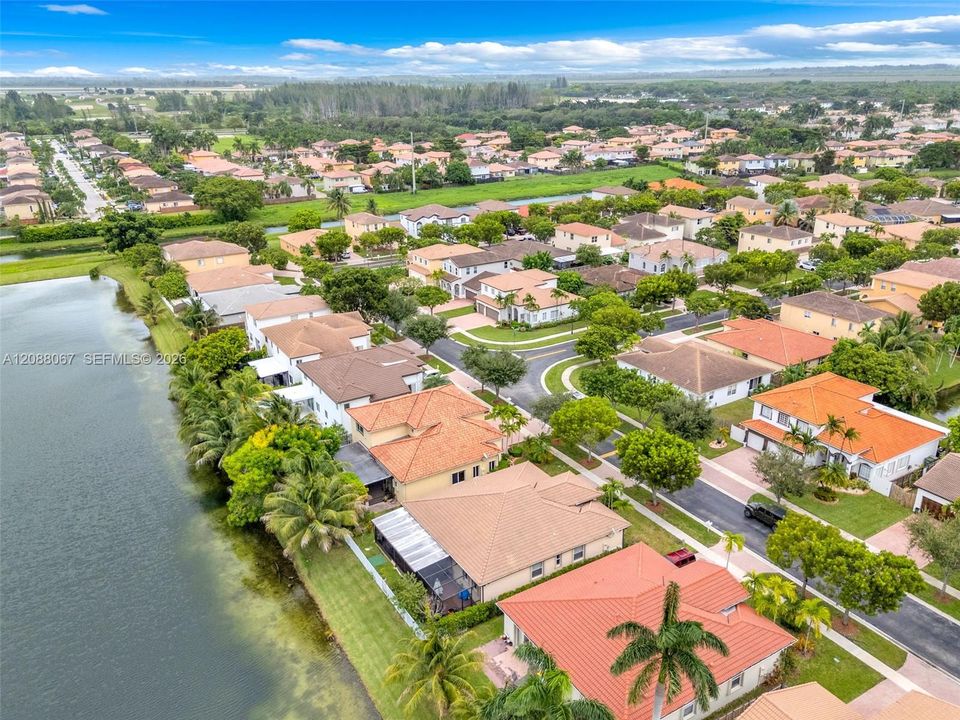For Sale: $525,000 (4 beds, 2 baths, 1953 Square Feet)