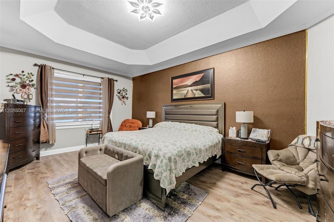 For Sale: $525,000 (4 beds, 2 baths, 1953 Square Feet)