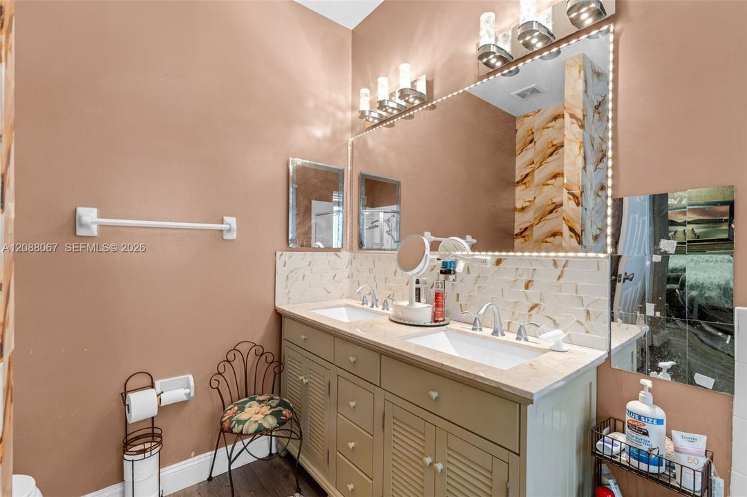 For Sale: $525,000 (4 beds, 2 baths, 1953 Square Feet)