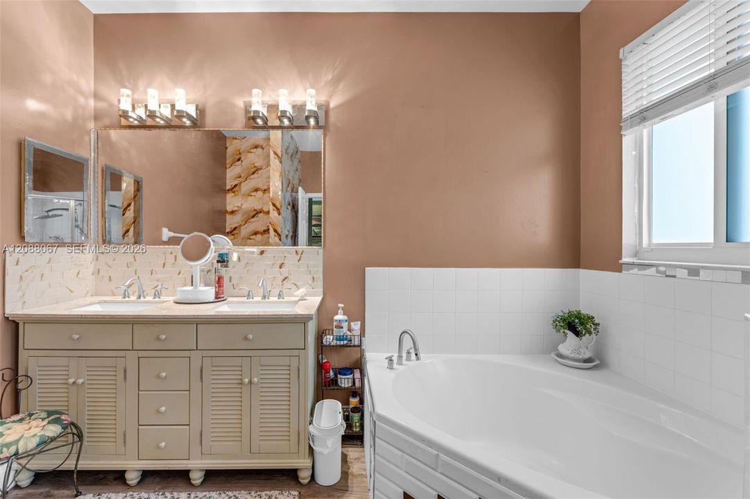 For Sale: $525,000 (4 beds, 2 baths, 1953 Square Feet)