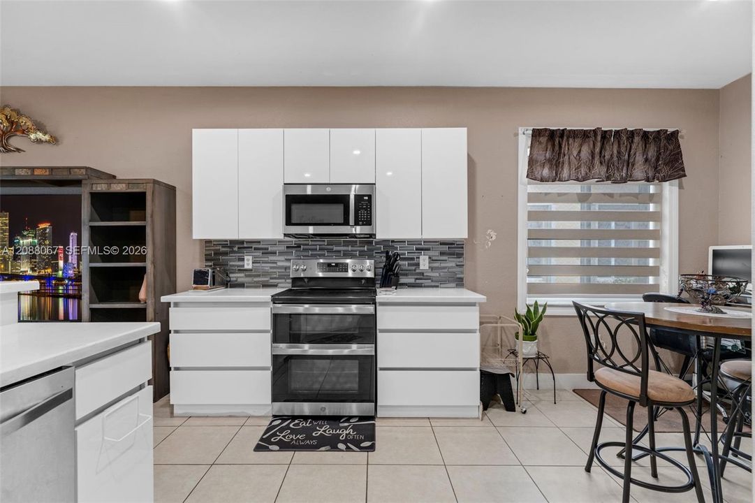 For Sale: $525,000 (4 beds, 2 baths, 1953 Square Feet)