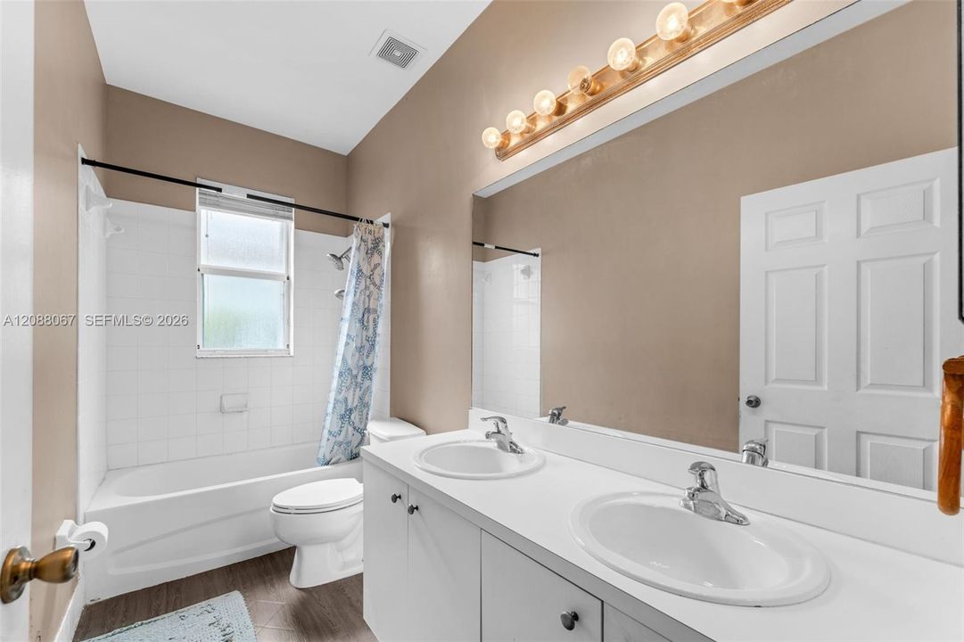 For Sale: $525,000 (4 beds, 2 baths, 1953 Square Feet)