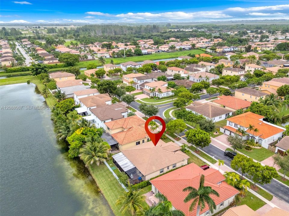 For Sale: $525,000 (4 beds, 2 baths, 1953 Square Feet)