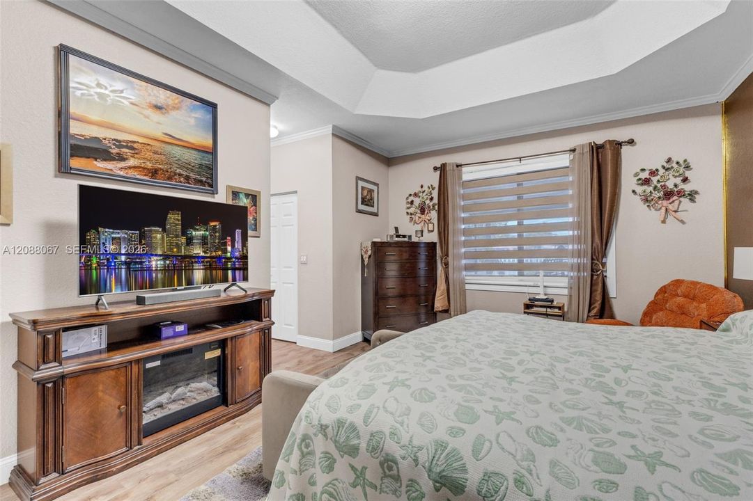 For Sale: $525,000 (4 beds, 2 baths, 1953 Square Feet)