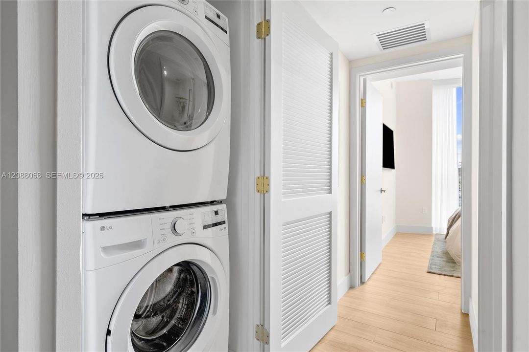 В аренду: $6,900 (2 спален, 2 ванн, 963 Квадратных фут)