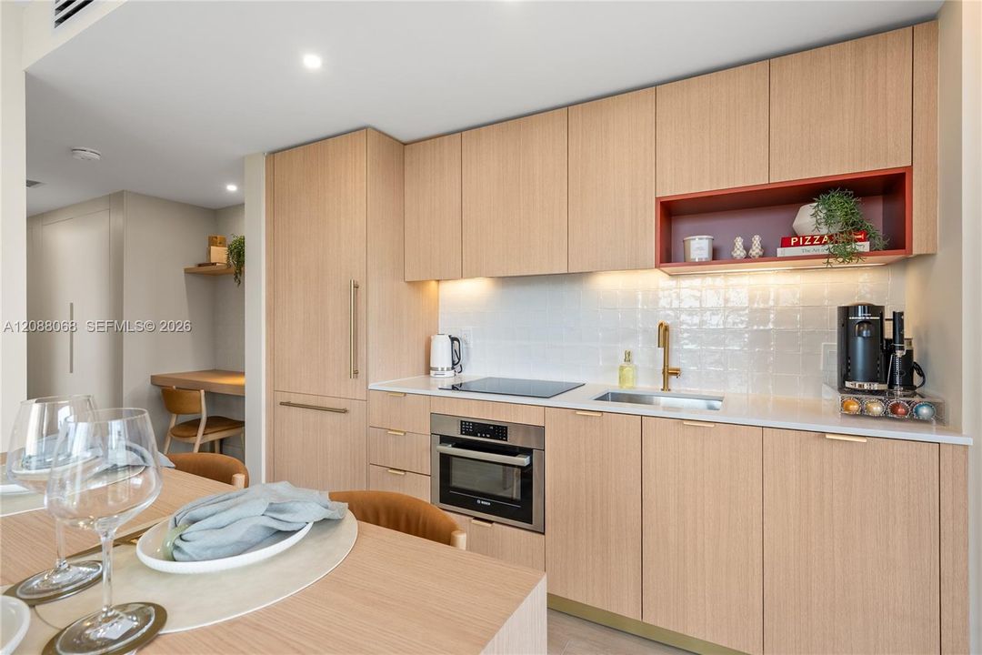В аренду: $6,900 (2 спален, 2 ванн, 963 Квадратных фут)