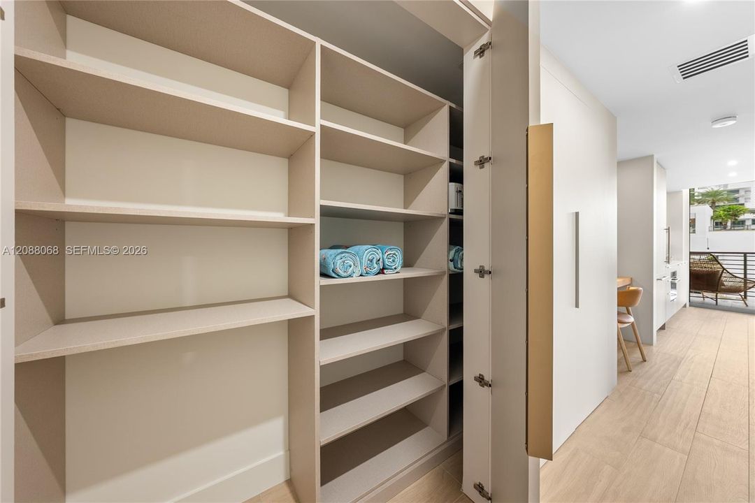 В аренду: $6,900 (2 спален, 2 ванн, 963 Квадратных фут)