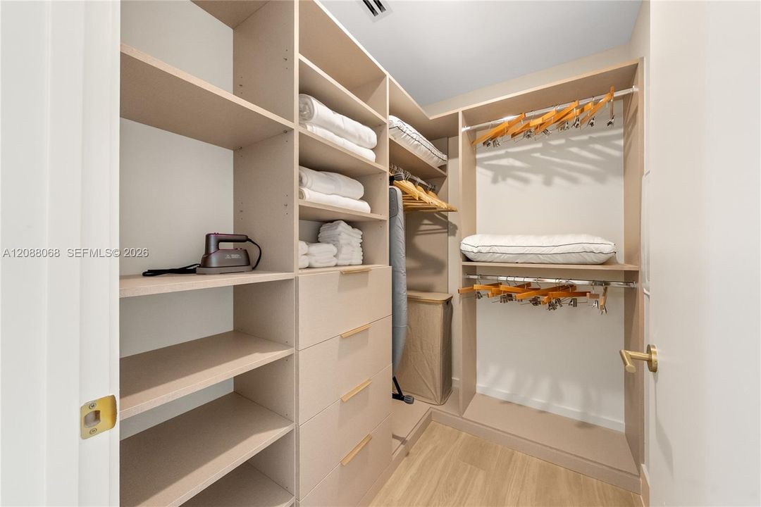В аренду: $6,900 (2 спален, 2 ванн, 963 Квадратных фут)