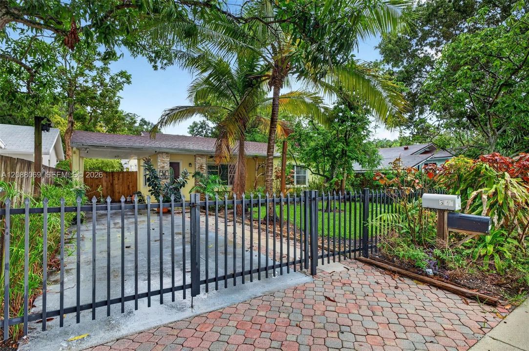 For Rent: $3,200 (2 beds, 1 baths, 1389 Square Feet)