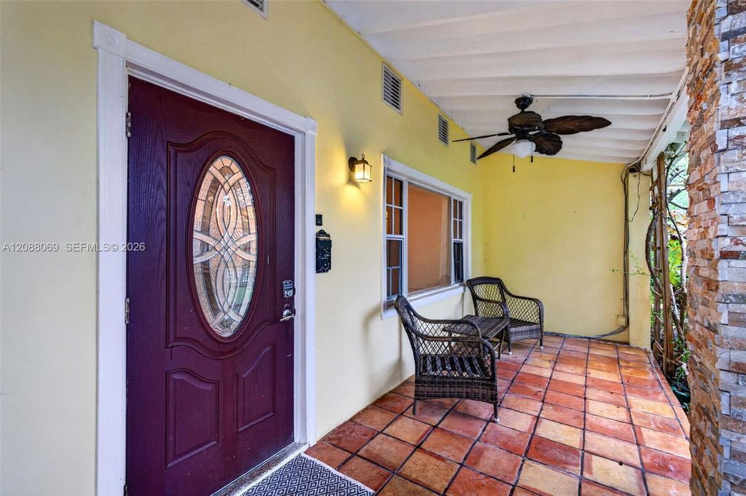For Rent: $3,200 (2 beds, 1 baths, 1389 Square Feet)
