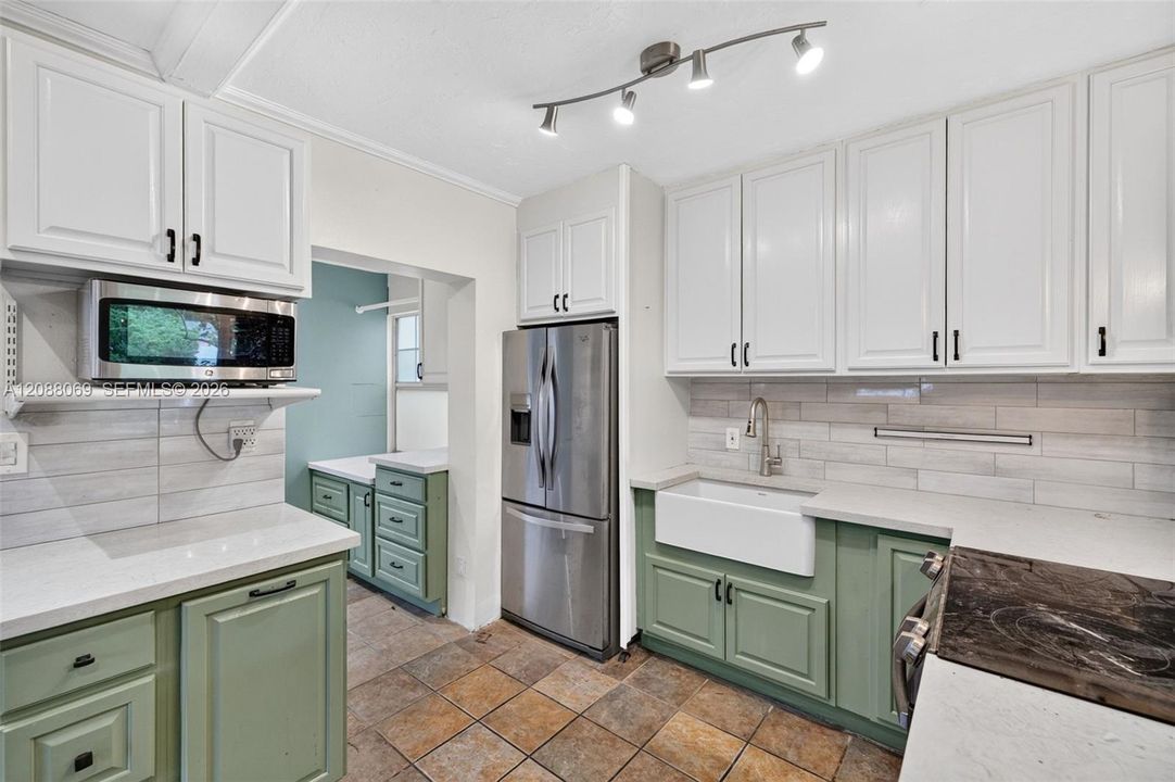 For Rent: $3,200 (2 beds, 1 baths, 1389 Square Feet)