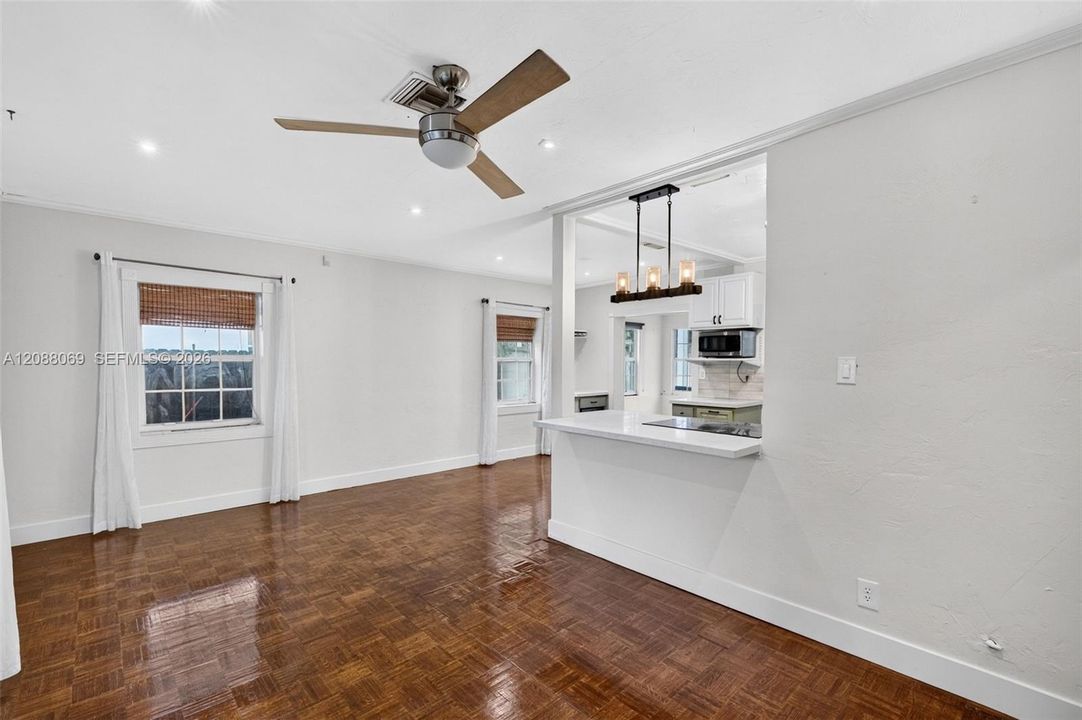 For Rent: $3,200 (2 beds, 1 baths, 1389 Square Feet)