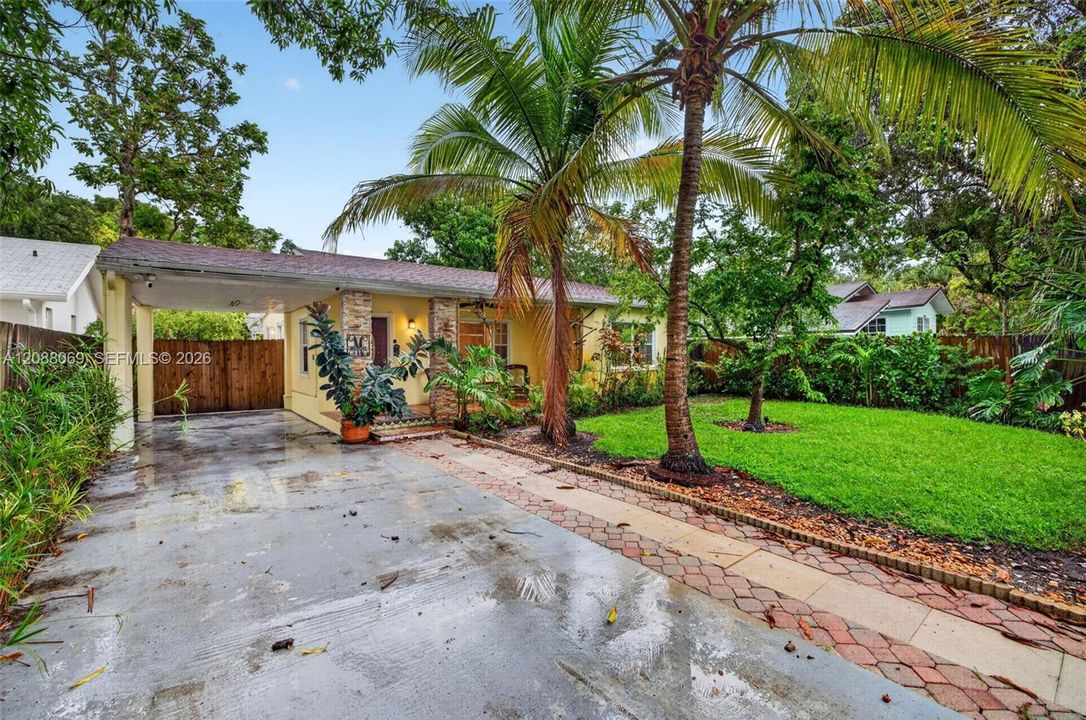 For Rent: $3,200 (2 beds, 1 baths, 1389 Square Feet)