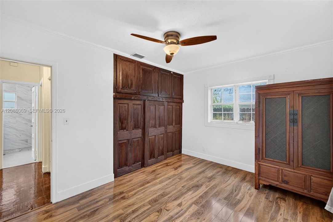 For Rent: $3,200 (2 beds, 1 baths, 1389 Square Feet)